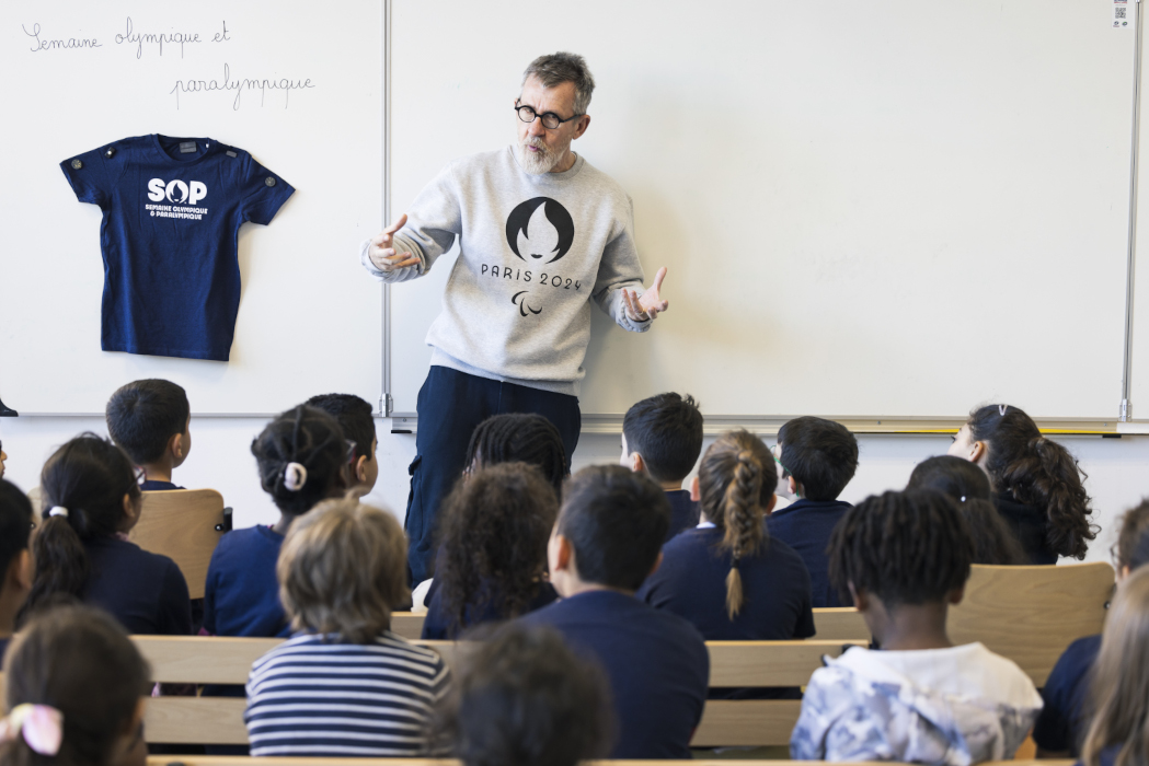 image_jamy_cpassorcier_qui_fais_un_cours_a_des_enfants